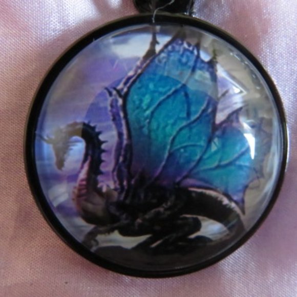 NWOT DRAGON with Blue Wings Cabochon Pendant Necklace Chain Included (K221) - Picture 1 of 4